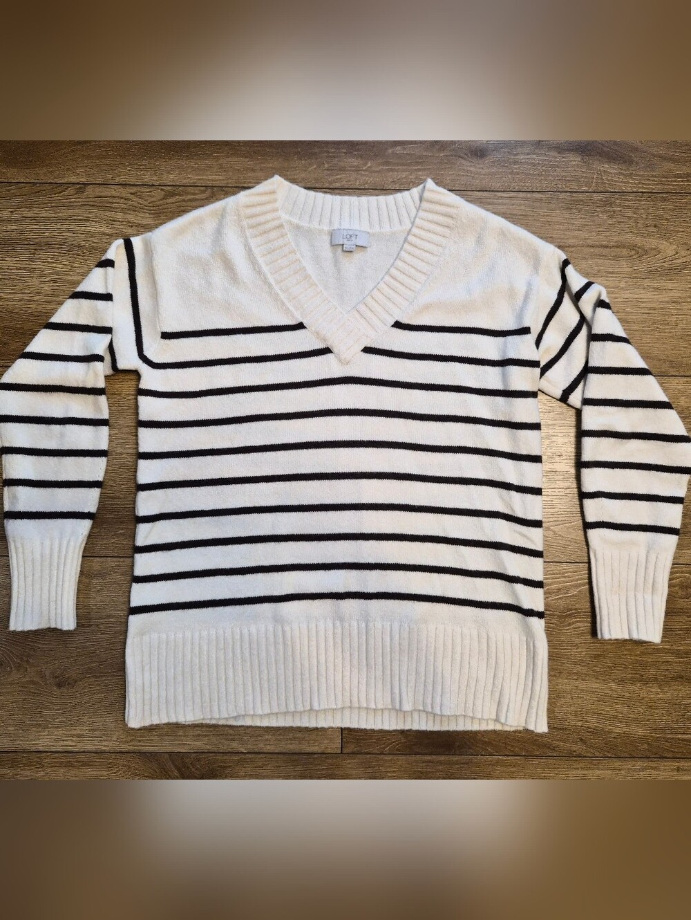 LOFT Outlet Cream Chocolate Striped V-Neck Knit Sweater Like New XS LIKE NEW
